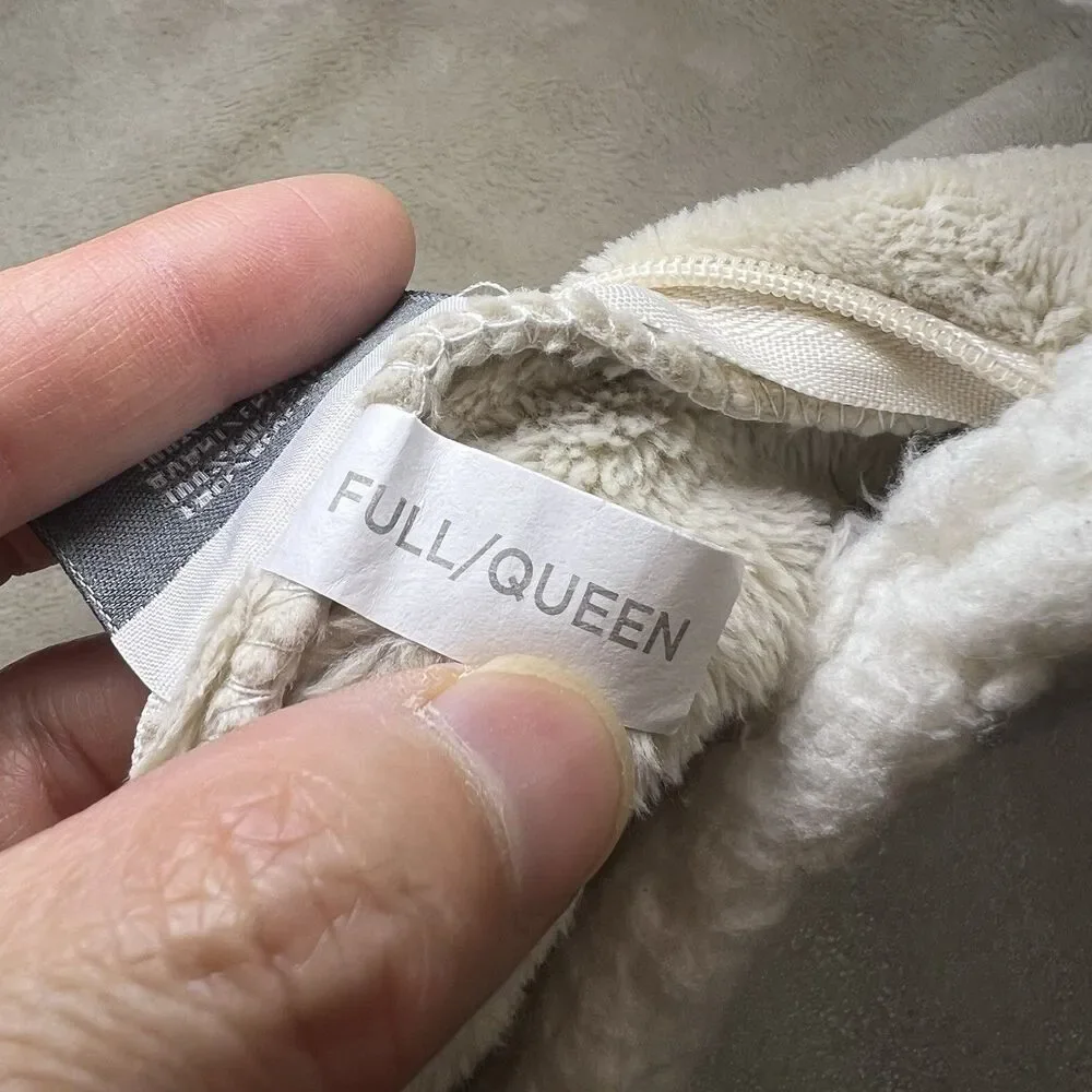 UGG Beige Plush Sherpa Standard Pillow Sham Cover Soft Cozy Zip Closure Full/Que